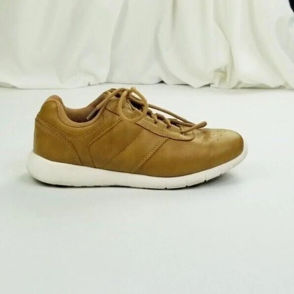 Fubu Size 7 Women's Memory Foam Cappuccino Color Light Weight Sintetico Sneakers - Picture 1 of 12